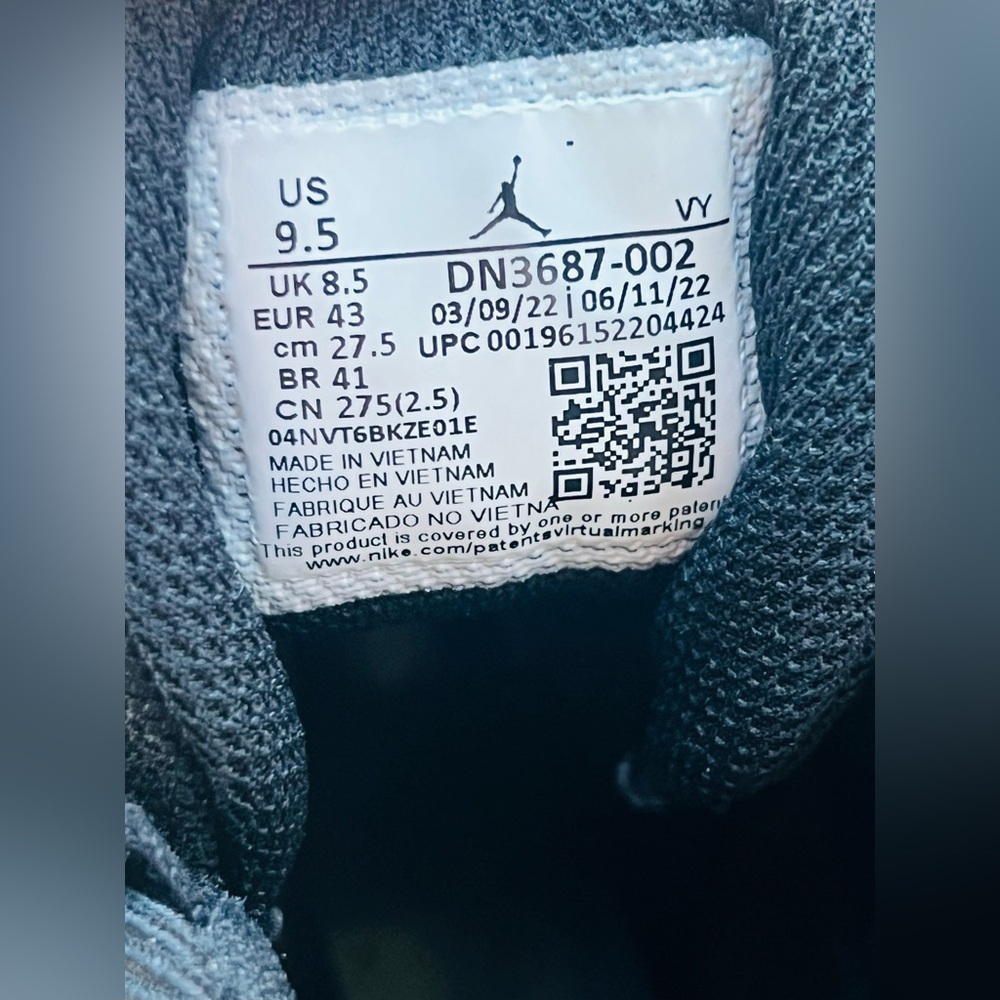 Jordan Max Aura 4 Black Metallic Silver mens size 9.5 Like new style DN3687-002 - Picture 9 of 10